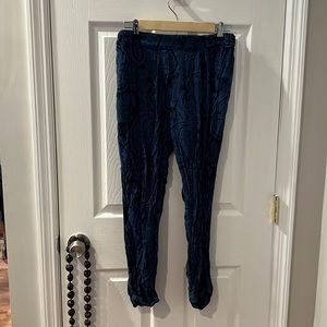 H&M blue paisley pants